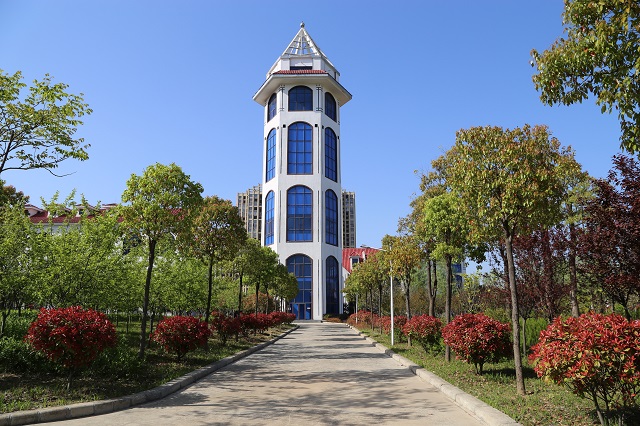 高鐵加壓站整齊聳立的守護者