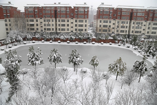 銀裝素裹的羊山院區(qū)